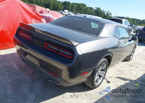 2018 Dodge Challenger Sxt z USA, uszkodzony, nr VIN 2C3CDZAG8JH321593